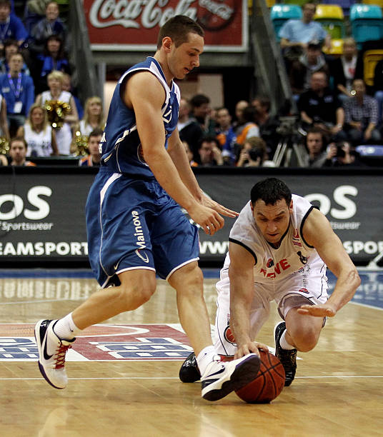 前在接受采 前在接受采